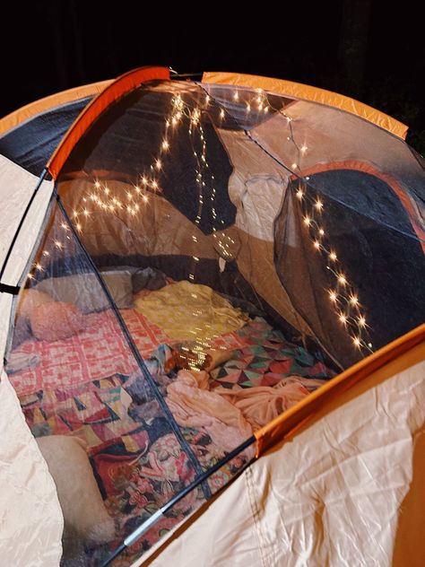 Decorated Tents Camping, Camping In Backyard Ideas, Cute Tent Ideas Camping, Cute Tent Ideas, Aesthetic Tent Sleepover, Camping In Backyard, Tent Decorations Camping, Camping Tent Decorating Ideas, Tent Set Up Ideas Inside