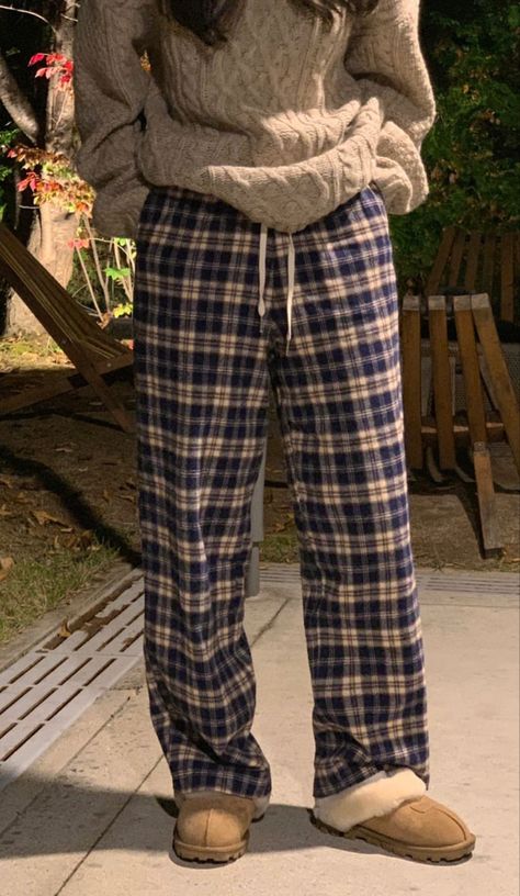 Cool Pj Pants, Flannel Pajamas Aesthetic, Plaid Pj Pants Outfit, Pj Pants Aesthetic, Pajamas Photography, Pajama Pants Aesthetic, Aesthetic Pajama Outfit, Pj Pants Outfit, Pjs Ideas