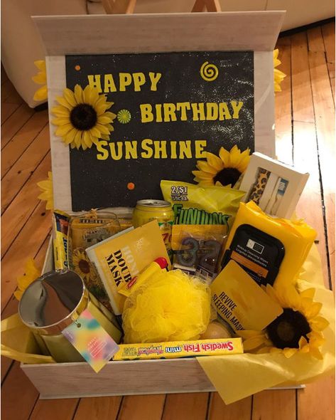 A Box Of Sunshine, Sunshine Box, Happy Birthday Sunshine, Birthday Care Packages, 17th Birthday Gifts, Diy Best Friend Gifts, Anniversaire Diy, Birthday Basket, Box Of Sunshine