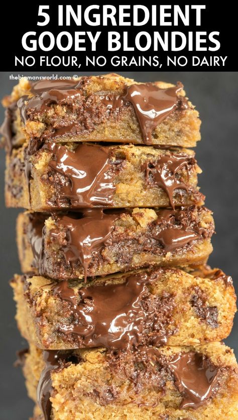 Keto Chocolate Chip Cookie, Flourless Desserts, Flourless Brownies, Gooey Chocolate Chip Cookies, Chocolate Chip Bars, Keto Chocolate Chip Cookies, Cafe Delites, Keto Chocolate Chips, Chocolate Chip Cookie Bars