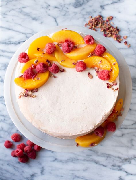 Bourbon Peach Cake, Cake With Peaches Decoration, Peach Cake Decoration, Advanced Desserts, From Scratch Strawberry Cake, Peaches Cake, Cake With Peaches, Granny Cake, Kimbo Slice