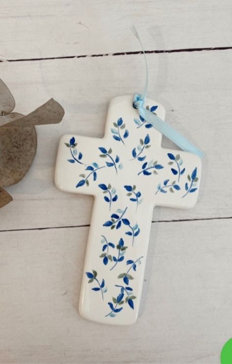 Air Dry Clay Cross, Clay Cross, Ceramic Crosses, Art Deco Artwork, Beginner Pottery, Bible School Crafts, Religious Crafts, Air Dry Clay Projects, Clay Christmas