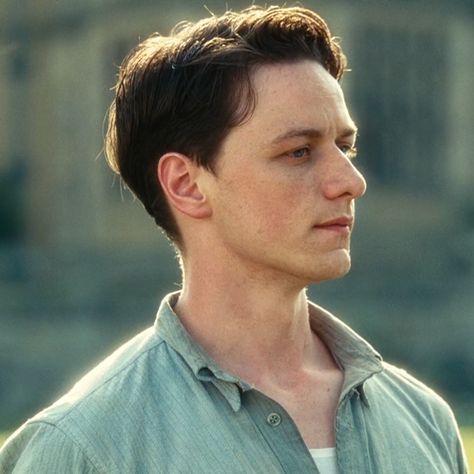 James McAvoy - Robbie Turner Robbie Turner Atonement, James Mcavoy Atonement, Robbie Turner, Atonement Movie, Random Ava, Character Studies, Time Turner, Painting Reference, Scottish Actors