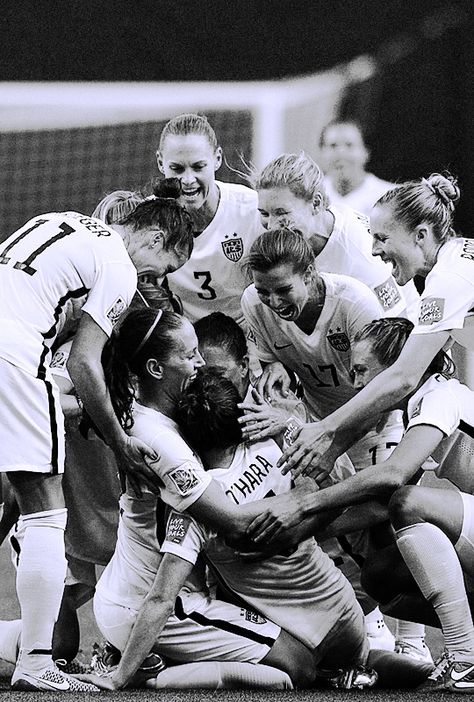 #USWNT #usa #wwc #soccer team USA defeats Germany in the semifinals of the women's World Cup as Kelley O'hara clinches the win with her first international goal Us Women's National Soccer Team, Soccer Pro, Usa Soccer Team, Uswnt Soccer, Soccer Season, Women's Soccer Team, Soccer Inspiration, Usa Soccer Women, Us Soccer