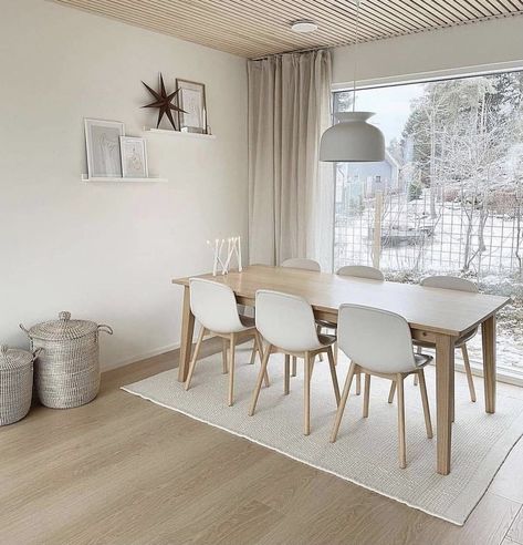 Romantic Dining Room, Dining Table And Chair, Style Dining Table, White Carpet, White Chandelier, A Log, Table And Chair, Dining Room Design, Nordic Style