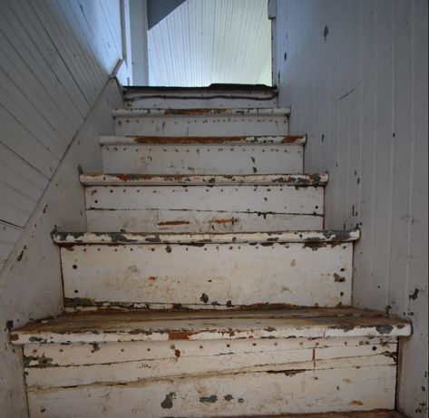 Farmhouse Before Tour Old Farmhouse Hallway, Restore Old Farmhouse, 1880 Farmhouse Interior, Old Farmhouse Ideas, Old Farmhouse Staircase, Old Farmhouse Stairs, Small Stairway Ideas, Old Small Farmhouse, Farmhouse Stairwell