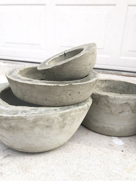 Cement Planters Outdoor, Concrete Planters Diy Cement, Concrete Planters Diy, Bag Of Cement, Diy Cement Planters, Diy Planters Outdoor, Cement Projects, Kitchen Colour Combination, Planters Diy