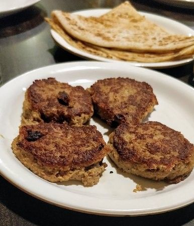 A well-known eatery in Lucknow, India, called Tunday Kababi is well-known for its mouthwatering kebabs and other Mughlai cuisine. It's well worth sampling their tasty tunday kebabs if you're in Lucknow. Tunday Kabab Lucknow, Kabab Snap, Mughlai Food, Mughlai Cuisine, Couple Food, Eid Food, Amazing Nature Photography, Kebabs, Uttar Pradesh