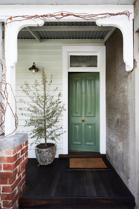 These beautiful front doors from the pages of *House & Garden* make a stunning first impression. Green Front Door, Exterior Door Designs, Cottage Front Doors, Door Colour, Green Front Doors, Beautiful Front Doors, Farmhouse Interior Design, Front Yards, Front Door Colors