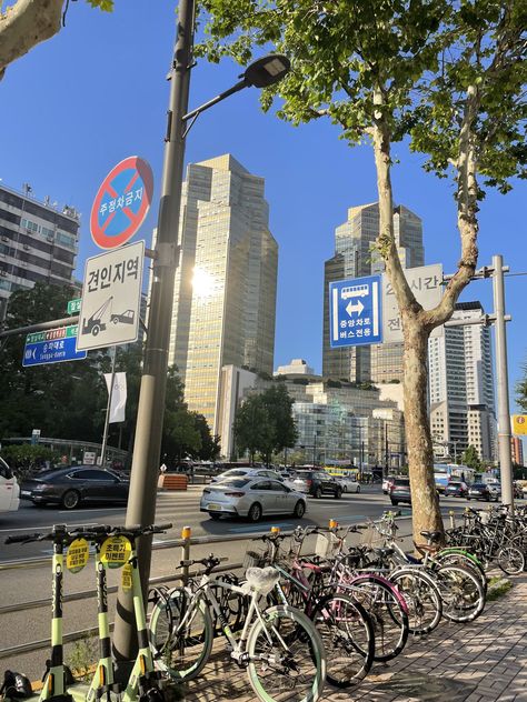 literally one of my fav pics! such a gorgeous day 🚲🚖🚙☀️💚 #korea #seoul #seoulkorea #city #seoulcity #citylife #cityaesthetic #beautifulday #summer #citysummer @ellaasophie Seoul Summer, Korea City, Korea Seoul, City Landscape, Seoul Korea, City Aesthetic, City Life, Beautiful Day, Seoul