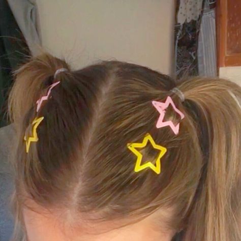 Hair Stars, Medium Hairs, Hair Clips Hairstyles, Hair Clips Aesthetic, Star Clips, Star Hair Clips, Star Accessories, Clip Hairstyle, Hairstyles Cute