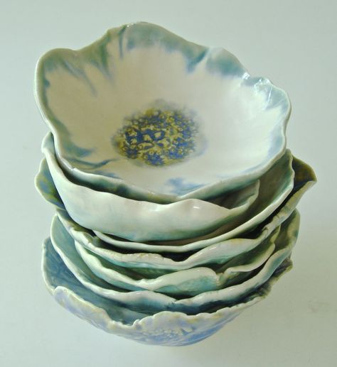 Ceramic Arts Daily, Ceramic Pinch Pots, Pottery Painting Designs, Flower Bowl, Pottery Classes, Ceramics Pottery Art, Ceramics Projects, Ceramics Ideas Pottery, Profile Page