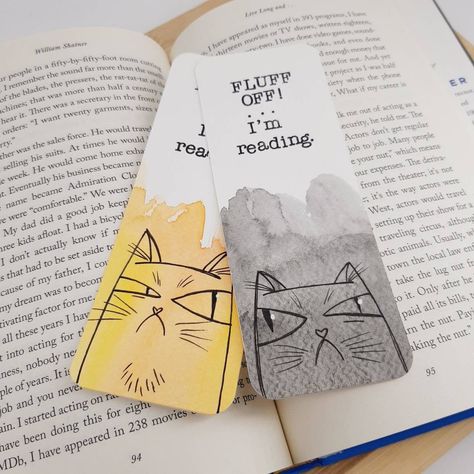 Pen Art Bookmarks, Cute Bookmarks Painting, Hand Painted Book Marks, Cute Handmade Bookmarks, Easy Bookmark Painting Ideas, Book Marks Drawing, Book Mark Ideas Drawing, Painted Book Marks, Book Marks Painting