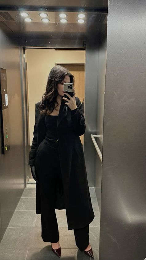 Black Outfits Business, Black Business Outfit Aesthetic, Dark Feminine Business Casual, Stilleto Outfits, Black Luxury Outfits Classy, Dark Fem Fashion, Classy Winter Fits, Femme Fatale Work Outfit, Chic Dark Outfits