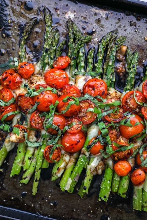 Asparagus With Tomatoes, Parmesan Roasted Asparagus, Italian Antipasto, Asparagus Recipes Roasted, Baked Asparagus, Roasted Vegetable Recipes, Vegetable Side Dishes Recipes, Easy Italian, Roasted Asparagus