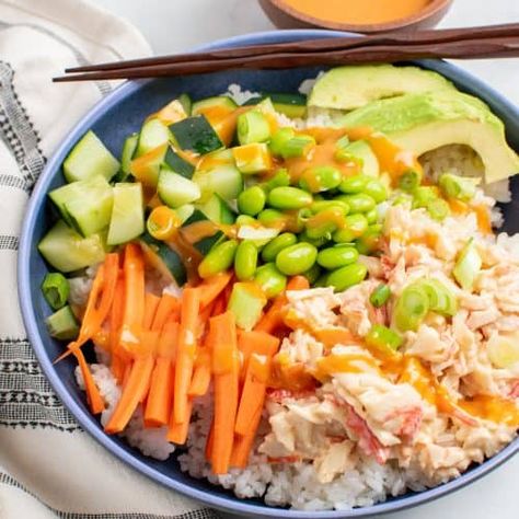 Crab Salad Sushi Bowl - Airports and Aprons Sushi Bowl Videos, Crab Poke Bowl Recipe, Surimi Bowl, Crab Salad For Sushi, Crab Poke Bowl, Surimi Sushi, Poke Bowl Receta, Crab Bowl, Lunch Stuff