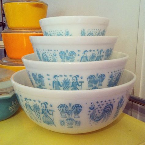 I got an early and very unexpected (because we don't usually celebrate it) Valentine's Day present from my awesome husband.  #vintagepyrex #amishbutterprint Amish Butter, Vintage Mixing Bowls, Rare Pyrex, Mixing Bowl Set, Pyrex Mixing Bowls, Pyrex Bowls, Valentines Day Presents, Mixing Bowls Set, Nesting Bowls