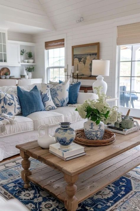 Blue Farmhouse Interior, Blue And Cream Living Room, Farmhouse On A Budget, Ideas Decoracion Salon, Coastal Farmhouse Living Room, Florida House Decor, Cream Living Rooms, Blue And White Living Room, Blue And White Decor