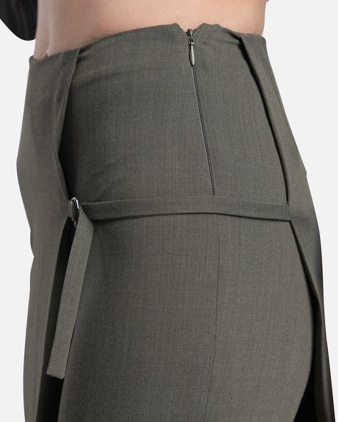 Archive Pants in Dark GreyPaloma Wool women's mid-rise skirt pants in brown. These pants feature an attached mini-skirt that overlaps the straight leg bottoms underneath.FEATURES Side concealed zip closure Overlapping skirt with tie closure Straight leg Mid-rise Materials: 53% recycled polyester, 43% mulesing free wool, 4% elastane Made in Spain Designer Dress Pants, Skirt Pant, Skirt With Pants Underneath, Pants Skirt, Skirt And Pants, Skirts Over Pants, Skirt Over Pants, Paloma Wool Pants, Cute Office Outfits