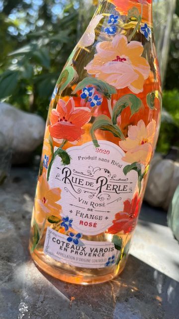 Paint On Champagne Bottle, Flower Painted Wine Bottles, Decorative Bottles Diy, Painted La Marca Bottle, Customized Champagne Bottle, Painted Tequila Bottle, How To Paint Champagne Bottles, Painting Champagne Bottles, Painting On Wine Bottles