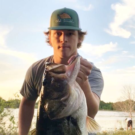 Be sure to wear your Old South when you're out fishing this weekend! Nice catch from @jhop.7! Thanks for reppin' our Tobacco Hat!  #southern #southernstyle #hunting #fishing - Shop Online at OldSouthApparel.com Country Boy Outfits, Cute Imagines, Southern Boys, Country Cow, Lake Day, Shirt Outfit Men, Straight Hair Cuts, Farm Boys