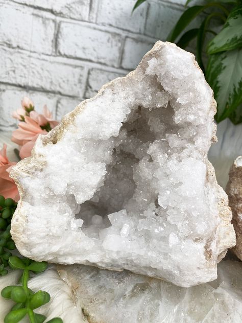 Large Morocco Quartz geodes! These pieces are amazing! All but one of these has a matching pair. The feature a striking white quartz center and a light tan outer matrix rock. They have tons of sparkle, some being more chunky and some being more of a druzy formation. These morocco geodes work PERFECTLY with just about any home decor theme, especially boho, desert vibes, beachy, even modern. These are a great way to add a statement crystal without absolutely breaking the bank. Pairs are showing me Crystal Rocks, Crystals Geodes, Geode Crystals, Big Crystals, Large Crystal, Crystal Geode Aesthetic, Quartz Crystal Decor, Huge Crystals, Unique Handmade White Geodes