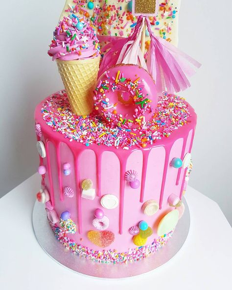 #Pink #candy #cake Candyland Cakes, Candyland Cake, Candy Birthday Cakes, 6th Birthday Cakes, Candy Cakes, Birthday Cake Ideas, Drip Cake, Cake Images, Pink Birthday