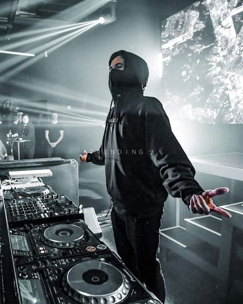 Walker Join, Marshmello Wallpapers, Walker Wallpaper, Dj Marshmello, Low Rider Girls, Why I Love Him, Allen Walker, Music Board, Alan Walker