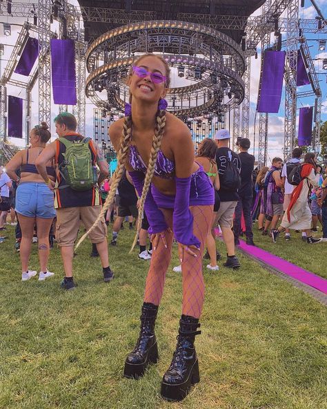 Ubbi Dubbi Outfits, Edm Festival Outfit Summer, Picnic Fits, Techno Party Outfit, Summer Festival Style, Festival Crowd, Rave Sunglasses, Edm Rave Outfits, Raver Costume