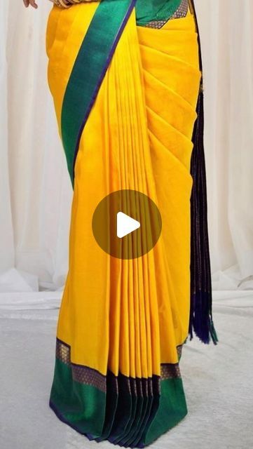 Kurta Style Neck Designs, How To Wearing Saree, How To Saree Draping Styles, New Saree Designs 2024, How To Drape A Saree, Saree Wearing Tips, How To Wear Saree, Modern Saree Look, Saree Draping Styles Modern