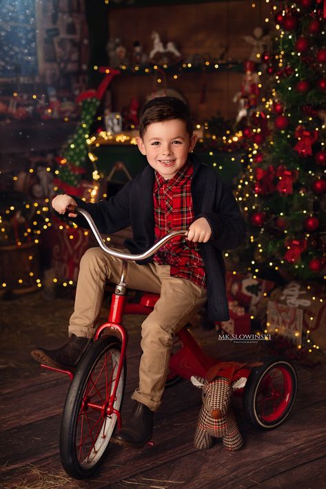 Boy Christmas Photoshoot, Kids Christmas Outfits Boys, Toddler Christmas Photoshoot, Christmas Outfit Ideas For Kids, Christmas Photoshoot Kids, Tree Farm Photo Shoot, Santa Workshop, Christmas Family Photoshoot, Outfits For Boys