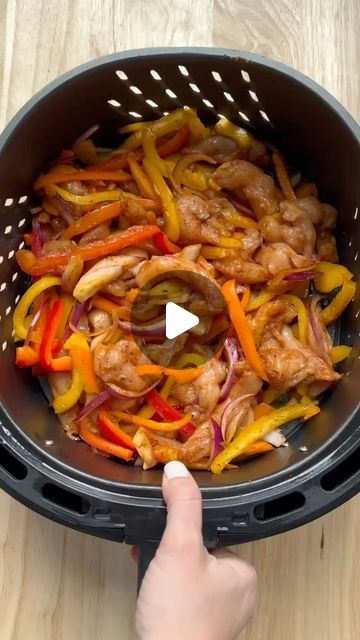 Air Fryer Chicken Fajita Recipe, Ways To Make Chicken Breast, Chicken Fahitas, Quick Air Fryer Chicken, Chicken Breast Recipes Air Fryer, Mexican Chicken Breast, Air Fryer Chicken Fajitas, Fajitas Chicken, Southwest Food