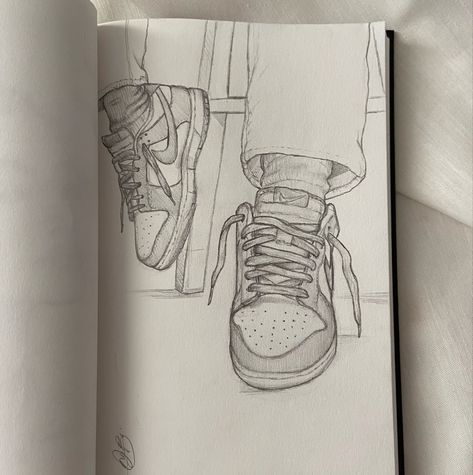 Shoe sketch Nike Shoes Sketch, Nike Shoes Drawing Sketches, Sneaker Art Drawing, Sneaker Drawing, Shoe Sketch, Sneakers Sketch, Sneakers Drawing, Boy Sketch, Shoe Sketches