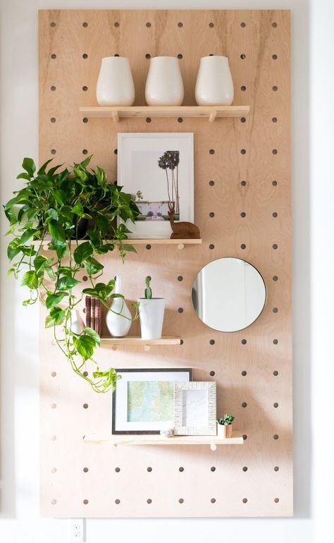 Looking for easy DIY wall decor ideas? We've rounded up the best DIY wall art that anyone can master. #decorideas #wallideas #diywalldecor Peg Board Walls, Diy Wand, Creative Spaces, Decoration Inspiration, Wall Board, Peg Board, Wall Treatments, Handmade Home Decor, Site Internet