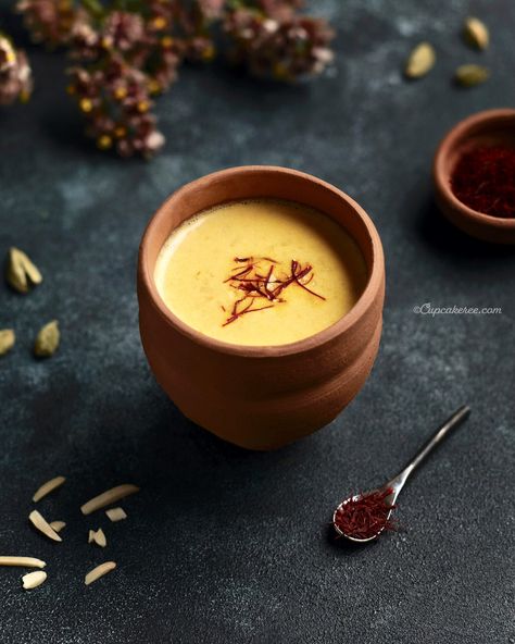 Badam Doodh, Badam Milk, Saffron Milk, Milk Photography, Warm Drinks, Healthy Bowls, Golden Milk, Winter Drinks, Ground Almonds