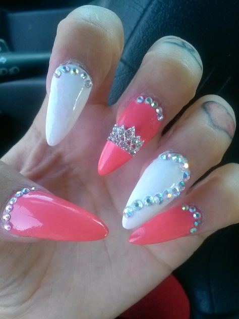 ♔Queen nails Pink Stiletto Nails, Almond Acrylic, Queen Nails, Stiletto Nails Designs, Super Nails, Fabulous Nails, Bling Nails, Cute Nail Designs, Fancy Nails