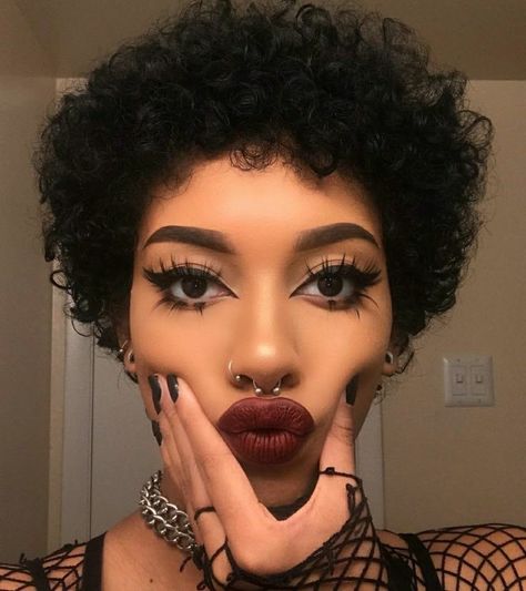 — on Twitter: "black goth appreciation post 🥀🖤… " 1995 Hairstyles Women, Alt Makeup, Make Up Videos, Alternative Makeup, Beauty Make-up, Edgy Makeup, Goth Makeup, Make Up Looks, Makeup For Black Women