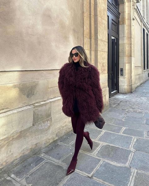 #pfw got me like🍷 | Instagram Burgundy Sweater Women, Burgundy Outfit Aesthetic, Cherry Outfit Aesthetic, Dark Red Outfit Aesthetic, Fall Nyc Aesthetic, Cherry Red Outfit, Bordeaux Outfit, Fur Jacket Outfit, Burgundy Coat