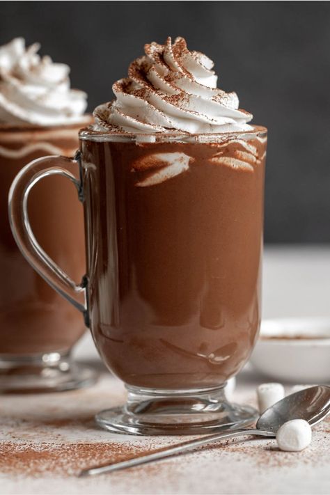 Hot Coffee Ideas, Cake Ideas Chocolate, French Hot Chocolate Recipe, Nutella Ice Cream Recipe, Coffee With Whipped Cream, French Hot Chocolate, Hot Chocolate With Whipped Cream, Hot Chocolate Cookie Recipes, Hot Chocolate With Cream