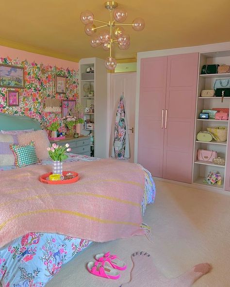 Good Vibes Bedroom Ideas 70s, Interior Design Content, Future Bedroom Ideas, Bad Room, Pastel Home Decor, Barbie Room, Pastel Room, Thomas Shelby, Pink Home Decor