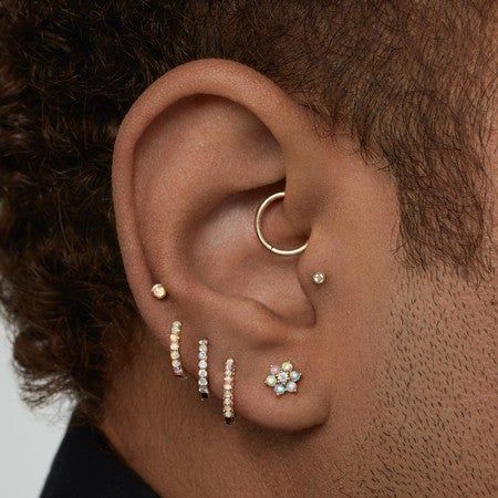 Helix Piercing Stud, Ear Styling, Pretty Piercings, New Piercing, Types Of Ear Piercings, Piercings Ear, Upper Lobe, Pretty Ear Piercings, Ear Style