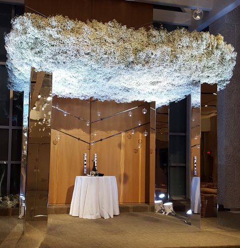 Mirror Chuppah, Hanging Gypsophila Wedding, Gypsophila Installation, Chuppah With Blue Flowers, Chuppah White Flowers, Wedding Structures, White Wedding Arch, Wedding Chuppah, Modern Chic Wedding