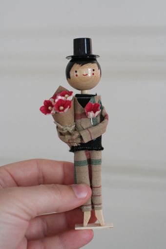 My Weekend With the Clothespin People — Heather Ross Peg Crafts, Clothespin Ornaments, Clothespin Crafts Christmas, Clothespin People, Pretty Pegs, Clothespin Doll, Papier Mache Doll, Wooden People, Work Work Work