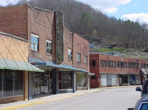 flat lick kentucky | Flat Lick, KY Kentucky Travel, Abandoned Cities, My Old Kentucky Home, Abandoned Mansions, Haunted Places, Abandoned Buildings, Abandoned Houses, Ghost Towns, Old Buildings