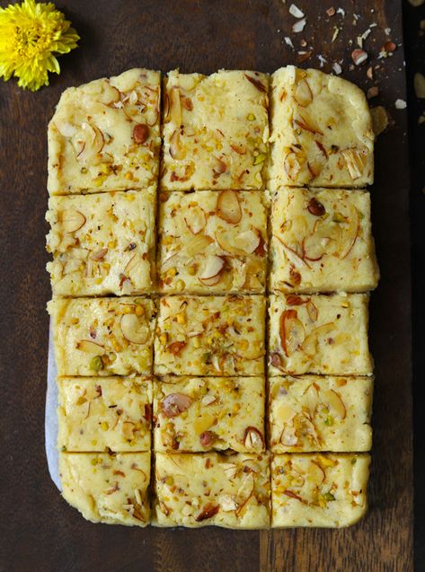 Mawa Barfi Recipe, Khoya Barfi, Sweet Platter, Barfi Recipe, Indian Desert, Christmas Delights, Diwali Sweets, Sweet Dish, Homemade Gluten Free