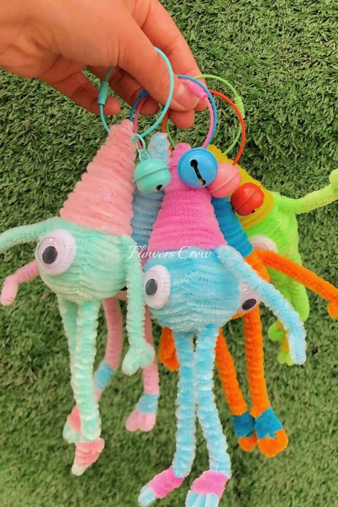 cute accessory for phone, bag, car Pipe Cleaner Keychain Ideas, Pipe Cleaner Doll, Pipe Cleaner Keychain, Valentine Craft Pipe Cleaner, Pine Cleaner, Pipe Cleaner Dolls, Pipe Cleaner Crystals, Rapunzel Flower Pipe Cleaner, Cleaning Pipe Craft