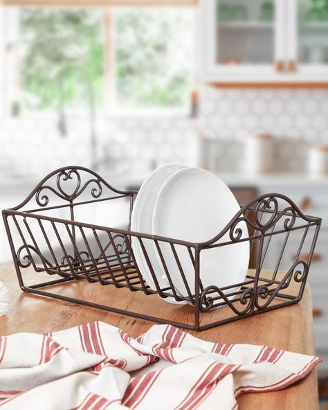 Ideal for a traditional country kitchen, this vintage style dish drainer is made from high quality cast iron and features a beautiful scrolled heart design. As stylish as it is practical, this cast iron plate drainer is the perfect accessory to add style to your sink or draining board and has space for up to 13 standard sized plates. White Kitchen Worktop, Country Kitchen Accessories, Kitchen Dish Drainers, Draining Rack, Matte Black Kitchen, Dish Drying Rack, Wood Plate, Brown Kitchens, Dish Drainers