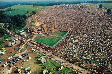 Aerial photo of Woodstock 1969 Woodstock, Woodstock Music, Woodstock 1969, Festival Photography, Woodstock Festival, Famous Photos, Joe Cocker, Estilo Hippie, Group Of People