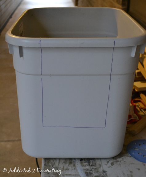 cat litter box from high sided storage container/ just cut a hole Homemade Cat Litter Boxes, Litter Box Storage Container, Hidden Litter Boxes Diy, Litter Box Storage, Diy Litter Box Cover, Cat Litter Box Diy, Cat Liter, High Sided Litter Box, Hiding Cat Litter Box