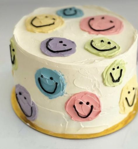 Happy Face Cake, Smile Cake, Checkered Cake, Alien Cake, Cake Decorating For Kids, 15th Birthday Cakes, Small Birthday Cakes, Face Cake, Teen Cakes